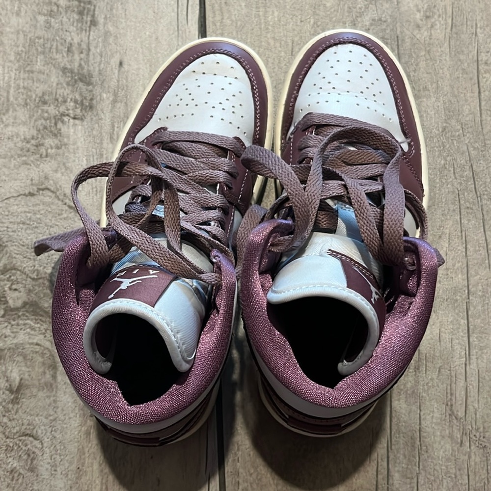 Women’s size 5 Nike Air Jordan 1 Mids